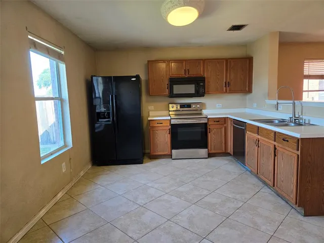 $1,800 | 1513 Breeze Lane, Little Elm, TX 75068