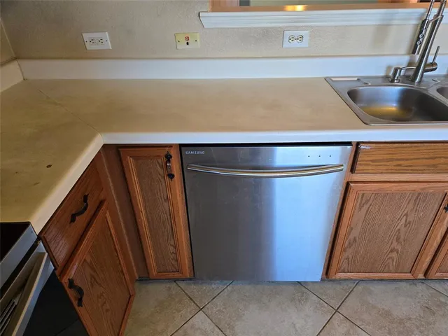 $1,800 | 1513 Breeze Lane, Little Elm, TX 75068