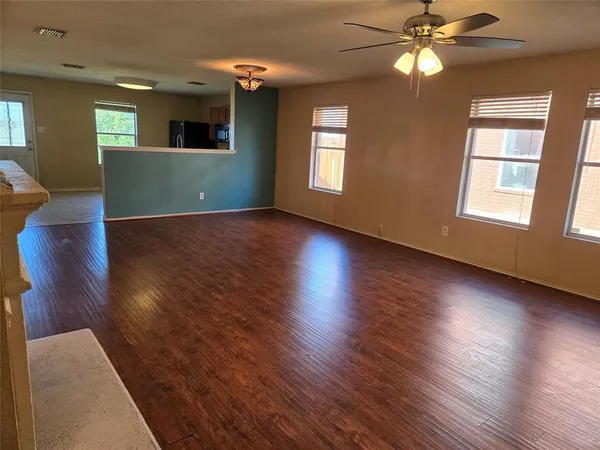 $1,800 | 1513 Breeze Lane, Little Elm, TX 75068