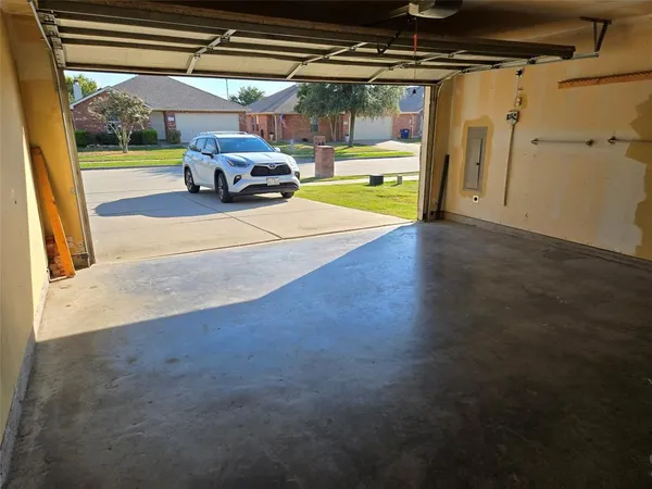 $1,800 | 1513 Breeze Lane, Little Elm, TX 75068