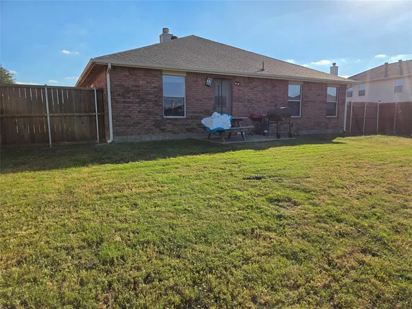 $1,800 | 1513 Breeze Lane, Little Elm, TX 75068