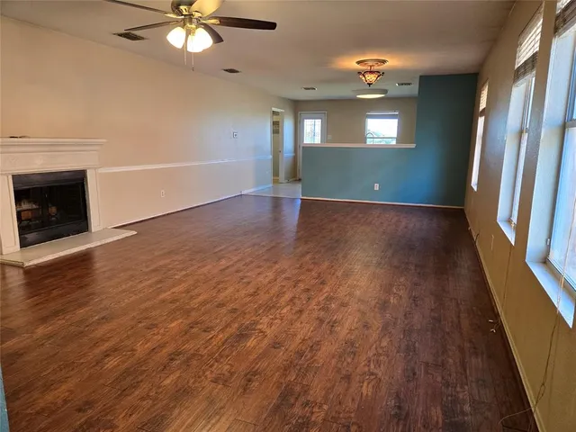 $1,800 | 1513 Breeze Lane, Little Elm, TX 75068