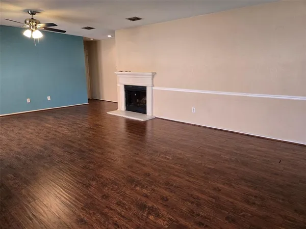 $1,800 | 1513 Breeze Lane, Little Elm, TX 75068