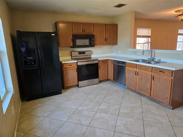 $1,800 | 1513 Breeze Lane, Little Elm, TX 75068