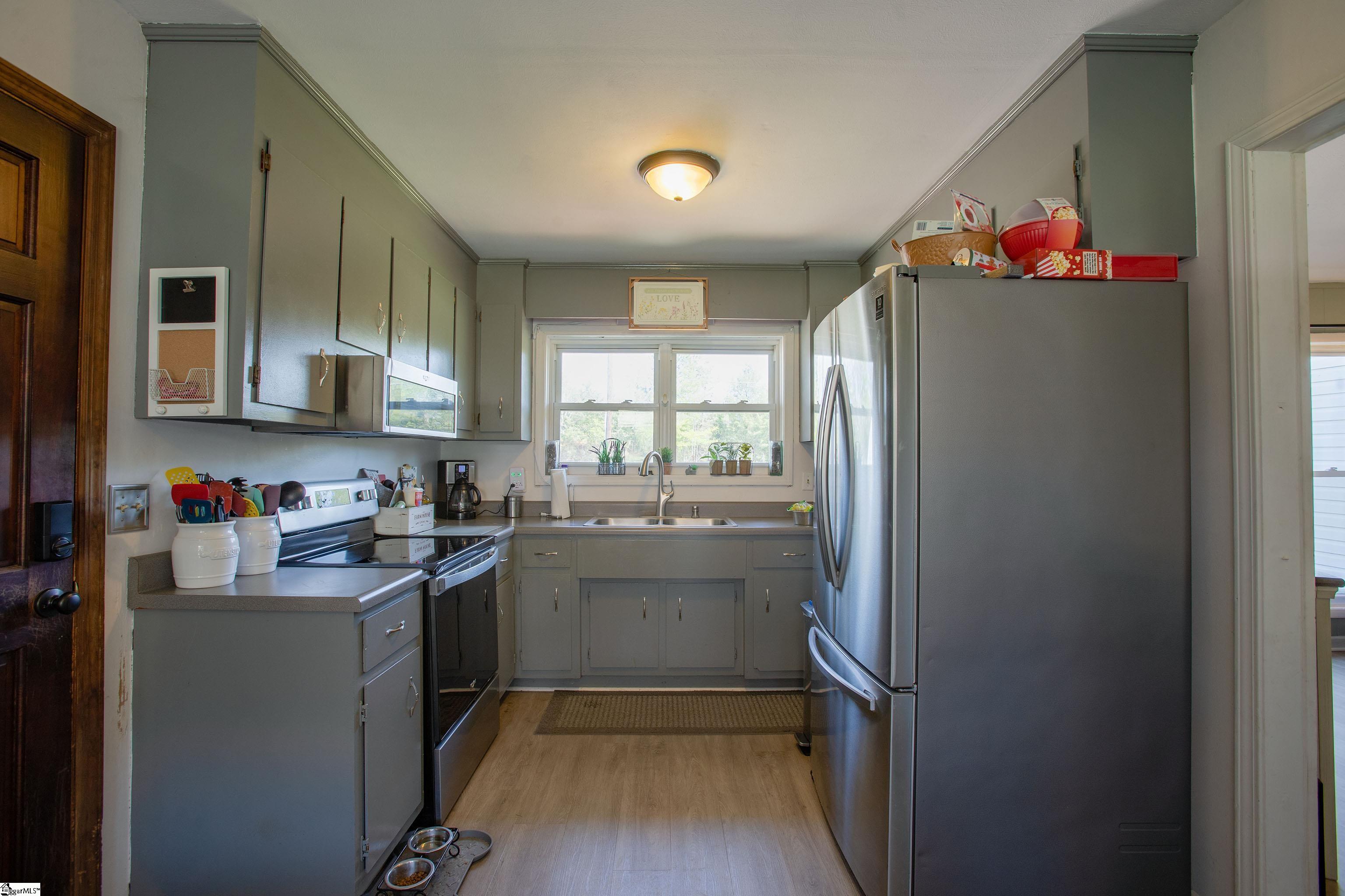 4041 North Highway 101 Greer, SC 29651 - Photo 11 of 28