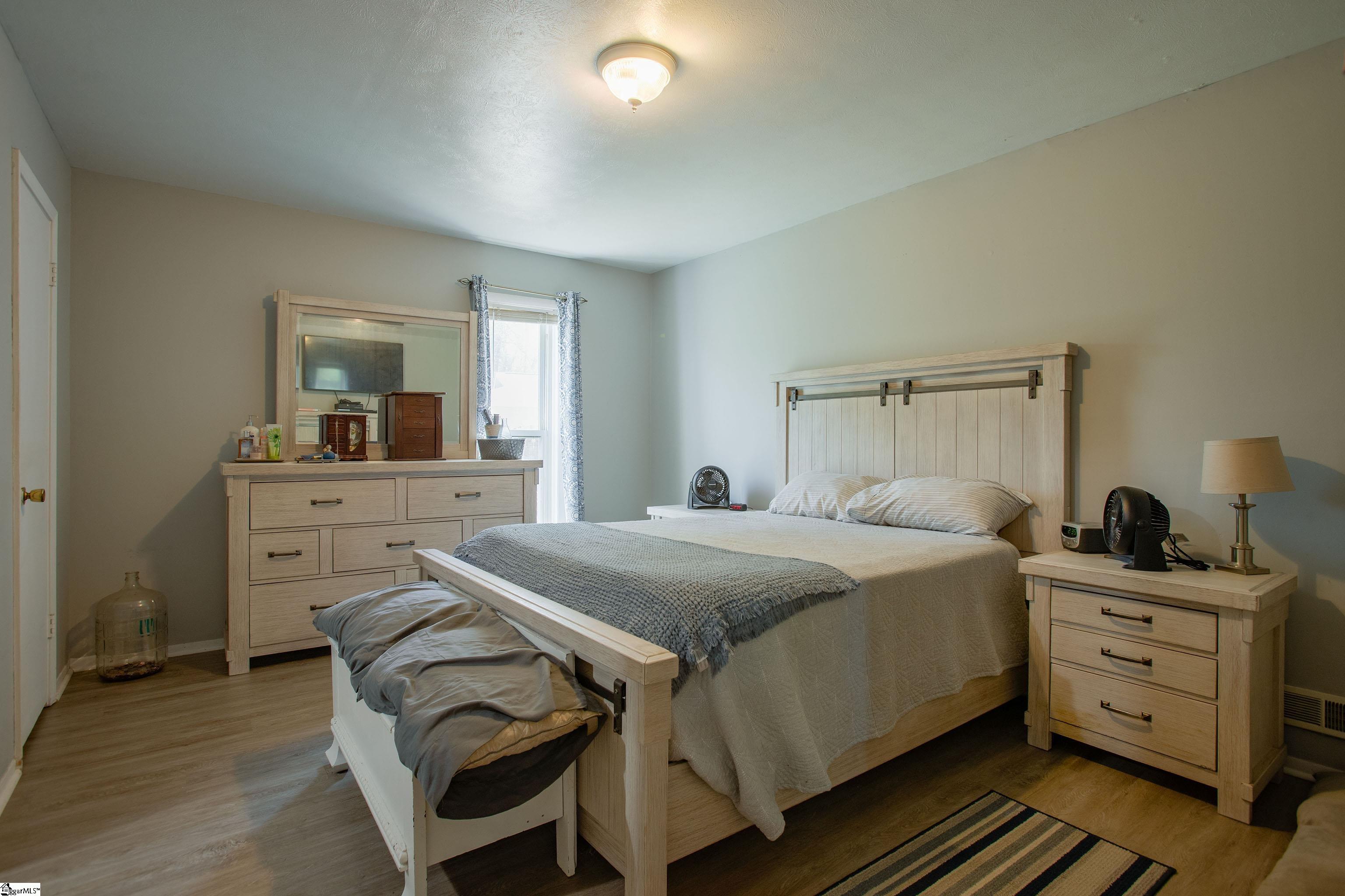 4041 North Highway 101 Greer, SC 29651 - Photo 14 of 28