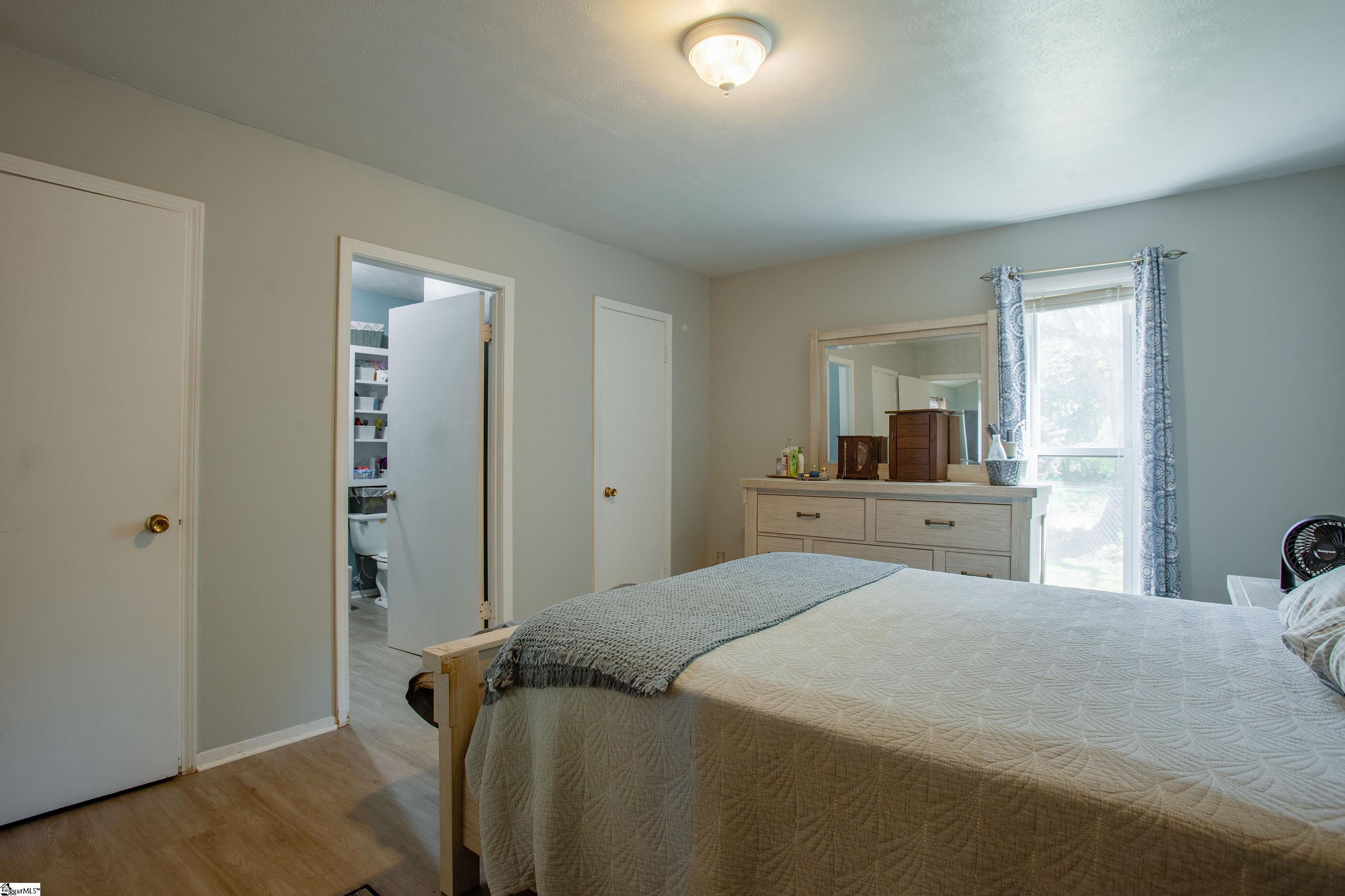 4041 North Highway 101 Greer, SC 29651 - Photo 15 of 28