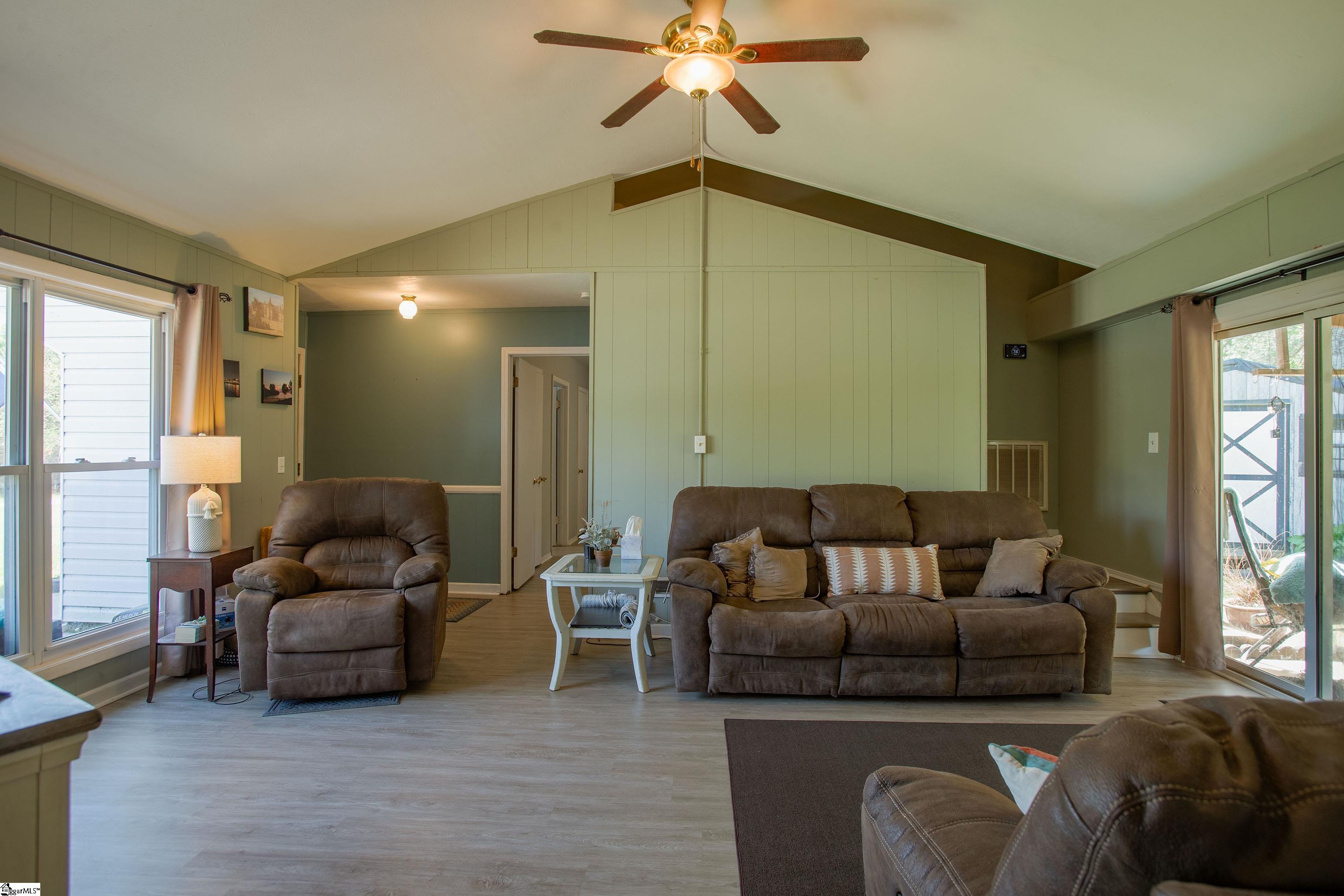 4041 North Highway 101 Greer, SC 29651 - Photo 8 of 28