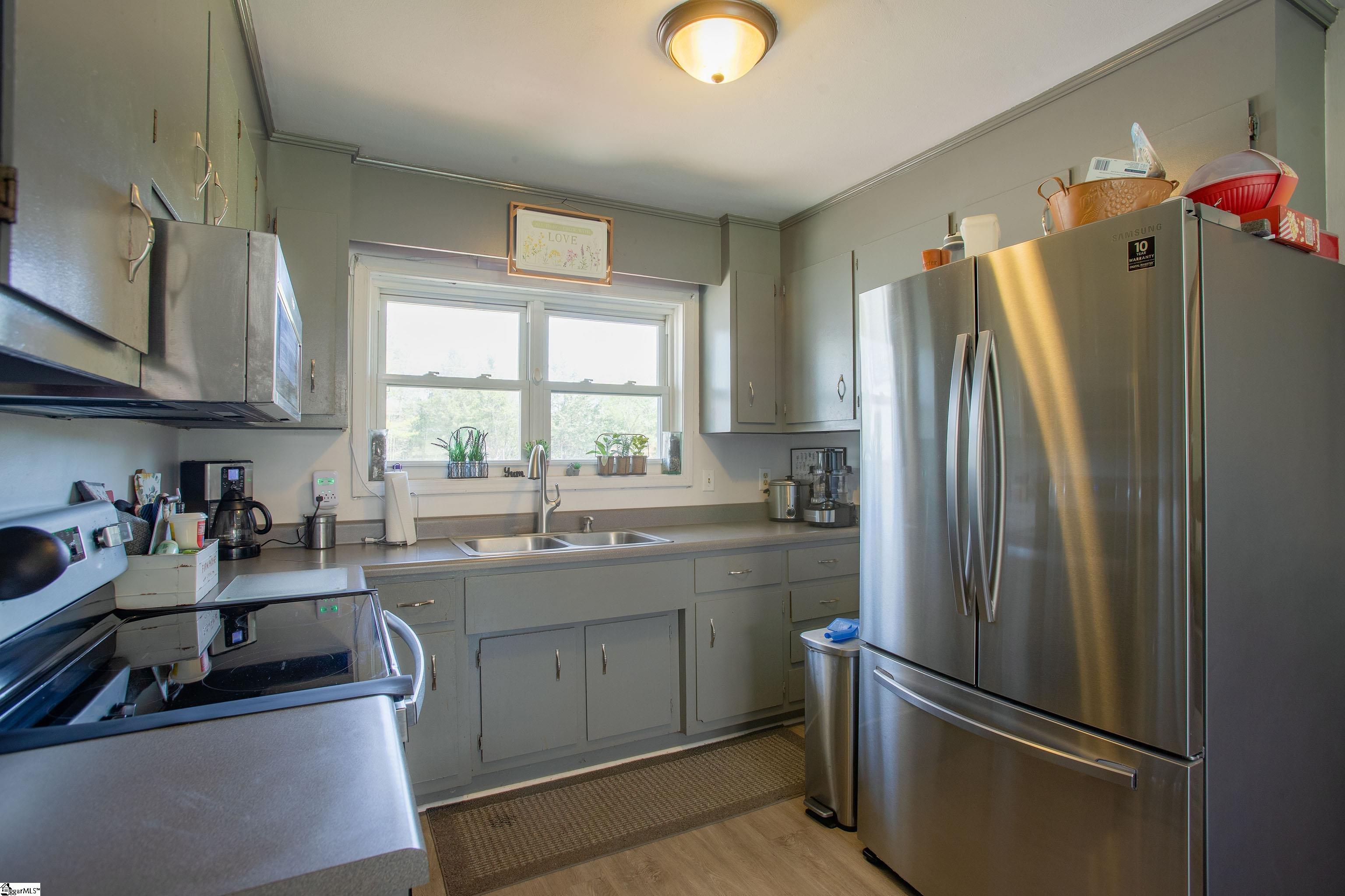 4041 North Highway 101 Greer, SC 29651 - Photo 9 of 28