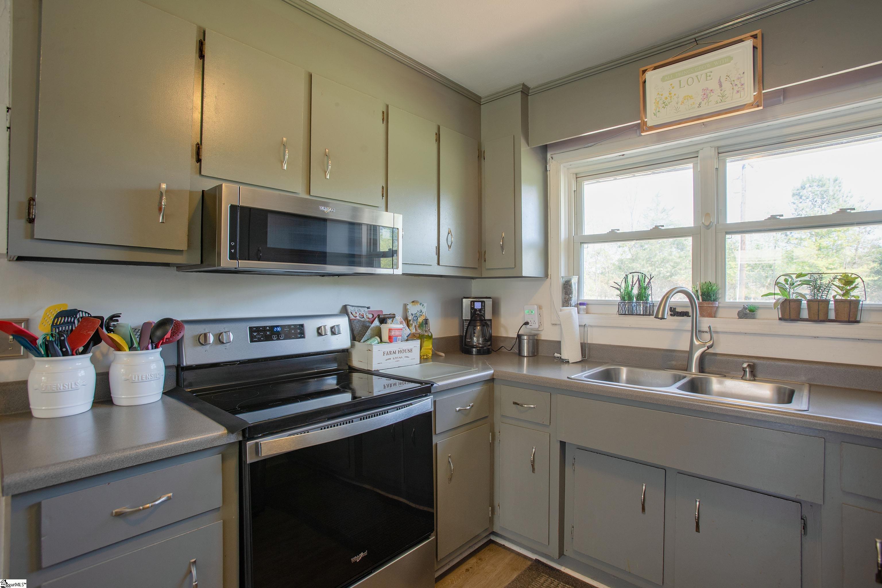 4041 North Highway 101 Greer, SC 29651 - Photo 10 of 28