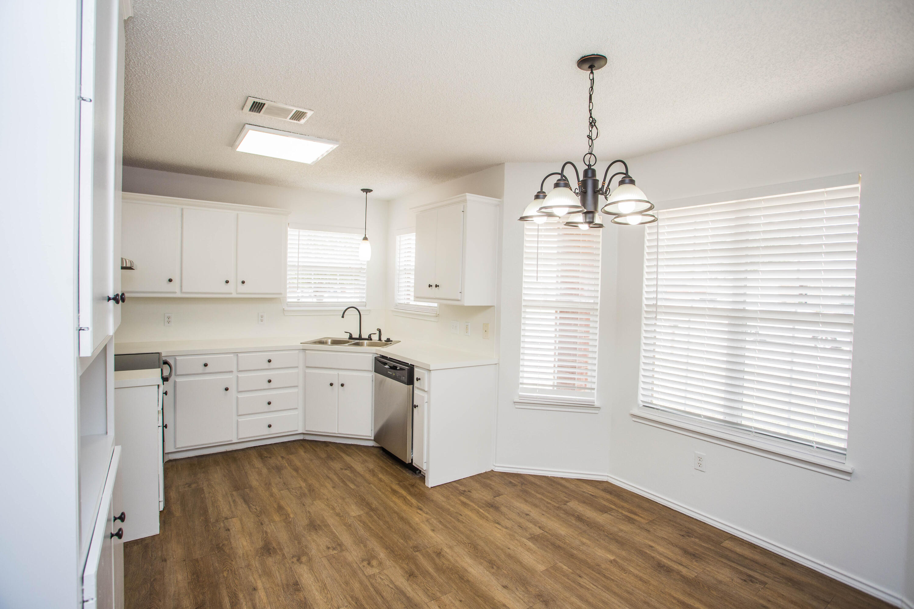 1822 79th Street Lubbock, TX 79423 - Photo 16 of 35 a kitchen that has a lot of windows in it