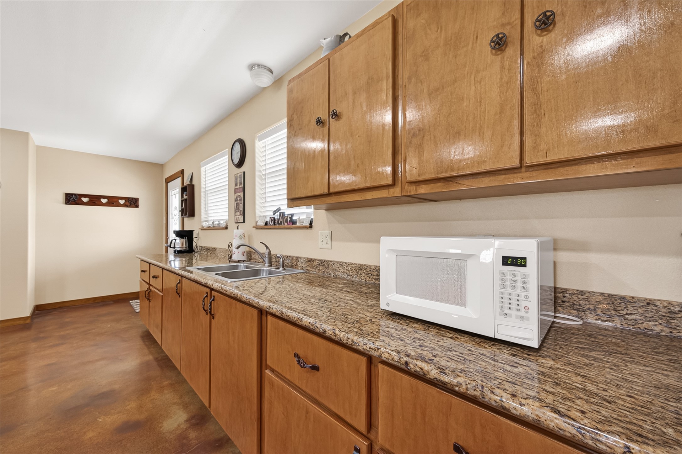 8430 Altimore Road Needville, TX 77461 - Photo 21 of 49 Kitchen