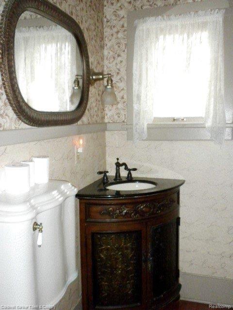 619 North State Street Howell, MI 48843 - Photo 17 of 22 1st Floor Full Bath
