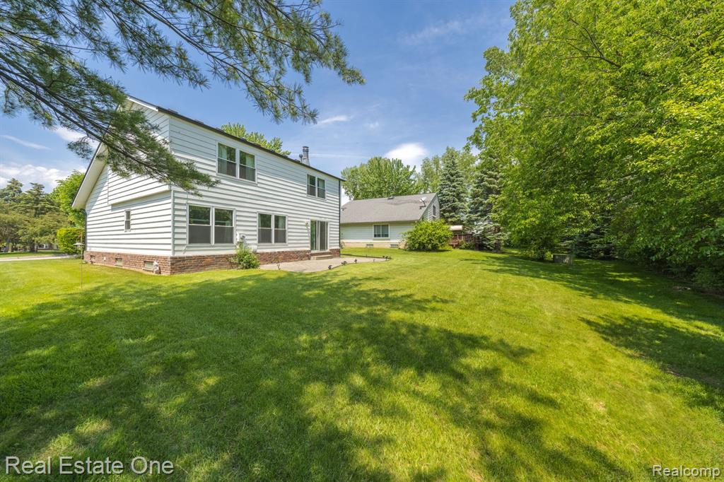 24556 Park Ridge Court Novi, MI 48375 - Photo 3 of 34