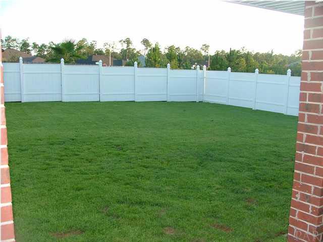 4851 Ribault Lane Milton, FL 32570 - Photo 18 of 20 Vinyl Fencing