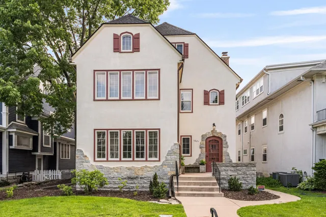 $3,700 | 1621 West 25th Street, Unit 2, Minneapolis, MN 55405