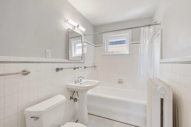 $3,700 | 1621 West 25th Street, Unit 2, Minneapolis, MN 55405