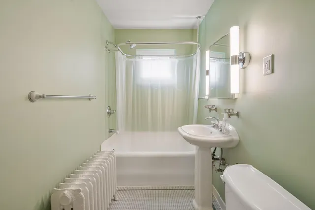 $3,700 | 1621 West 25th Street, Unit 2, Minneapolis, MN 55405