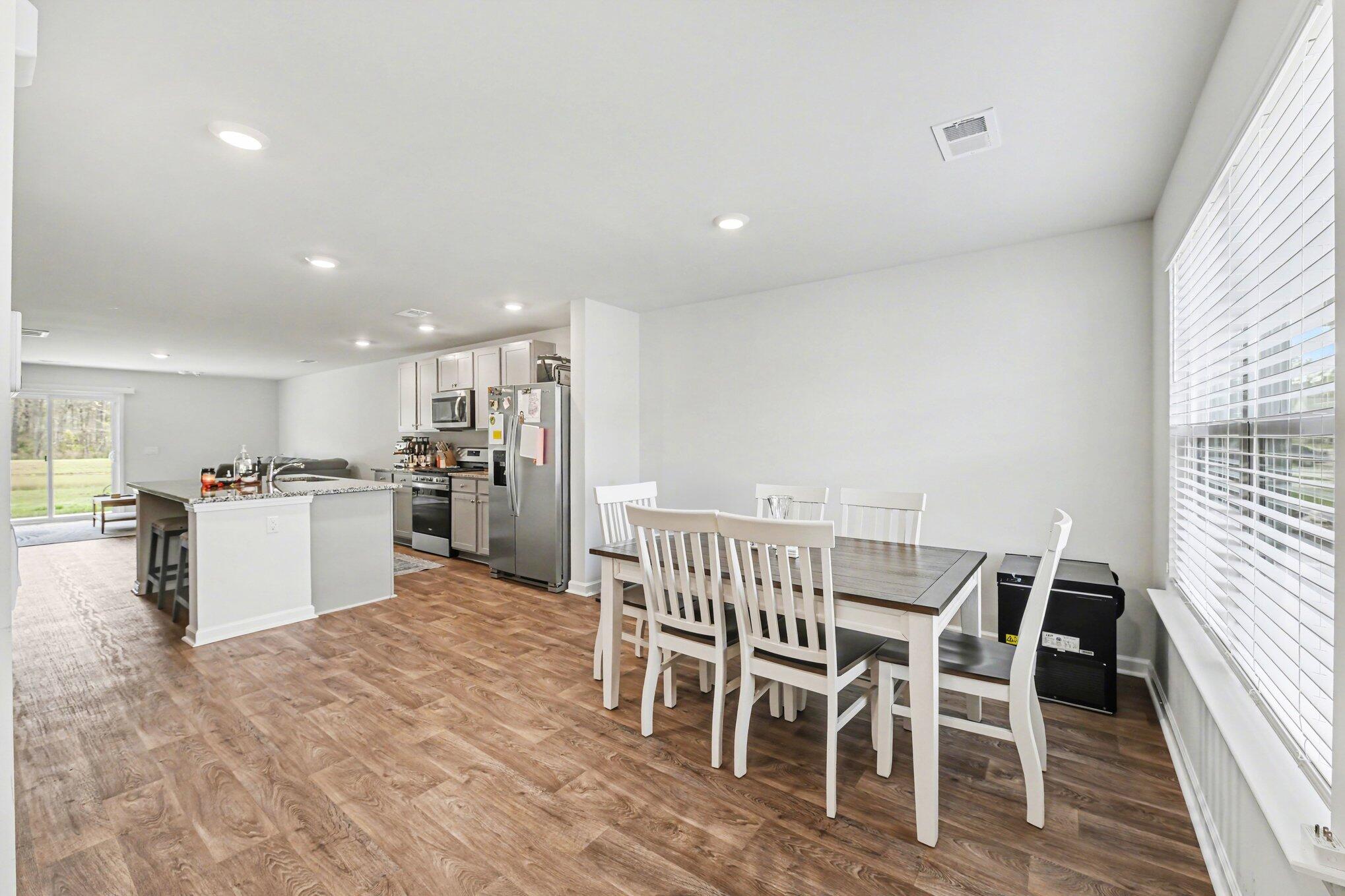 255 Ivory Shadow Road Summerville, SC 29486 - Photo 8 of 39 008_file_4522