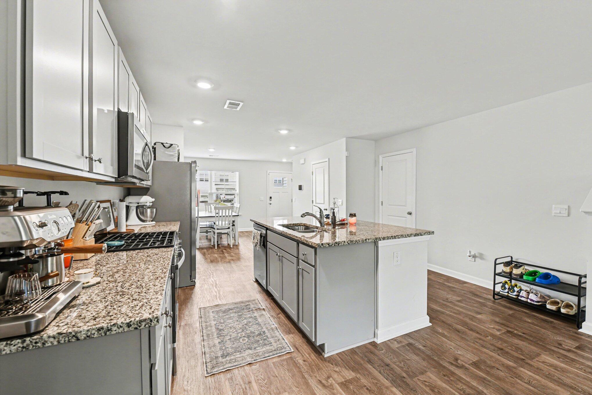 255 Ivory Shadow Road Summerville, SC 29486 - Photo 10 of 39 010_file_9719