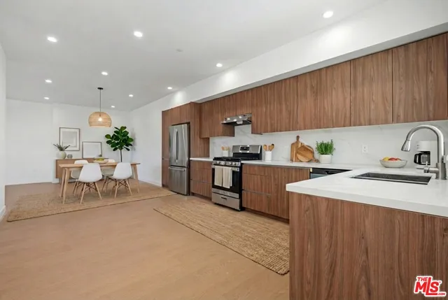 $4,400 | 1717 Winona Boulevard, Unit 201, Los Angeles, CA 90027