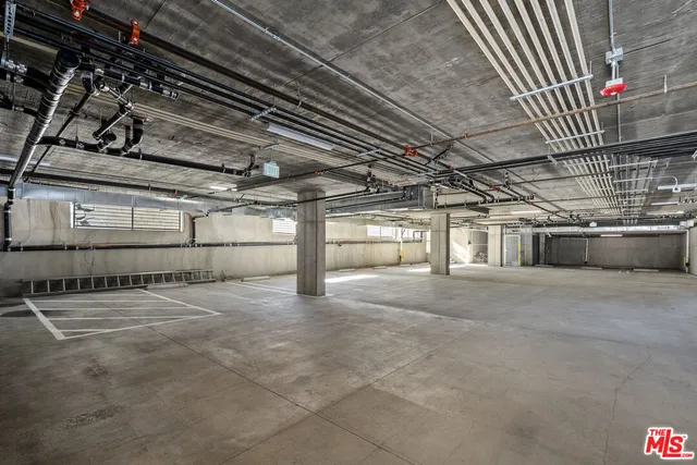 $4,400 | 1717 Winona Boulevard, Unit 201, Los Angeles, CA 90027