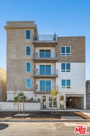 $4,114 | 1717 Winona Boulevard, Unit 201, Los Angeles, CA 90027