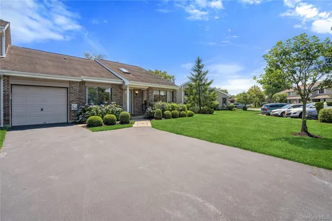 $599,000 | 91 Hidden Ponds Circle, Smithtown, NY 11787
