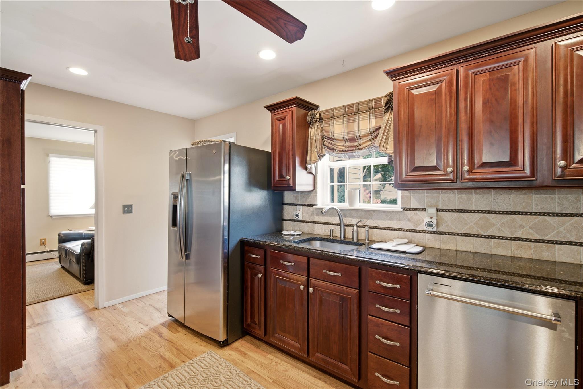 8 Crossman Road Centerport, NY 11721 - Photo 10 of 28