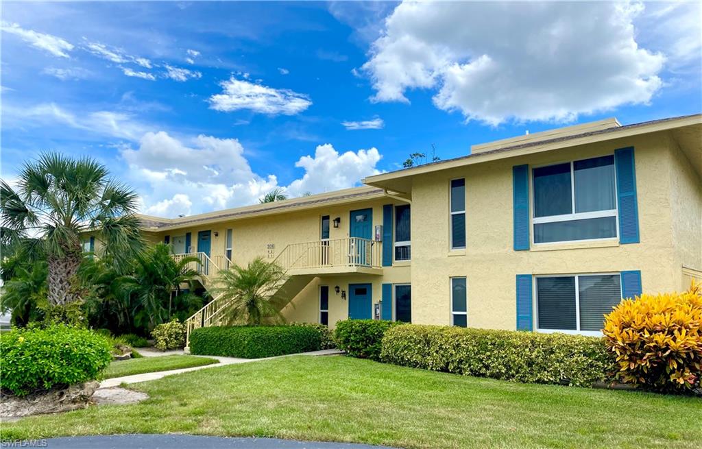 306 Palm Drive, Unit 2 Naples, FL 34112 - Photo 5 of 25 a front view of a house with garden
