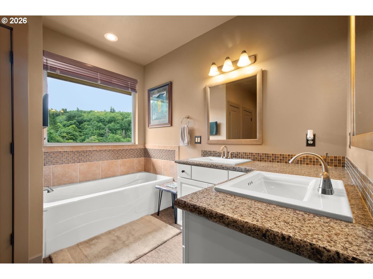 201 Kenco Road Washougal, WA 98671 - Photo 13 of 37 Owner's Suite Bathroom