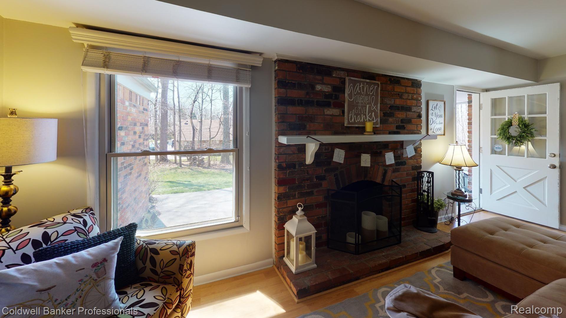 4411 Patrick Road West Bloomfield, MI 48322 - Photo 5 of 23 Family Room with Gas Fireplace