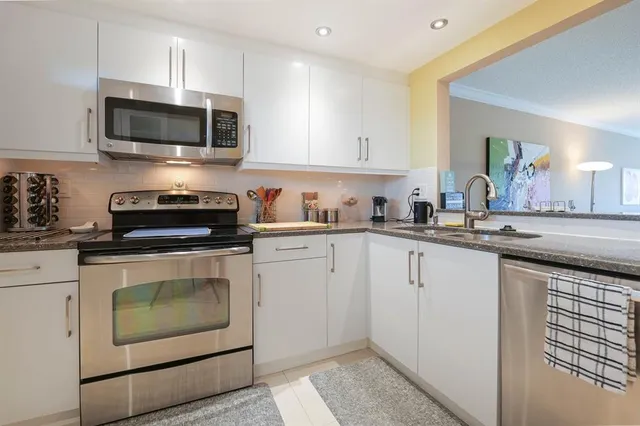 $169,000 | 3930 Inverrary Boulevard, Unit 603D, Lauderhill, FL 33319