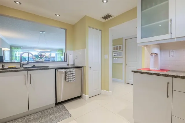 $169,000 | 3930 Inverrary Boulevard, Unit 603D, Lauderhill, FL 33319