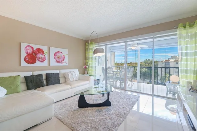 $169,000 | 3930 Inverrary Boulevard, Unit 603D, Lauderhill, FL 33319