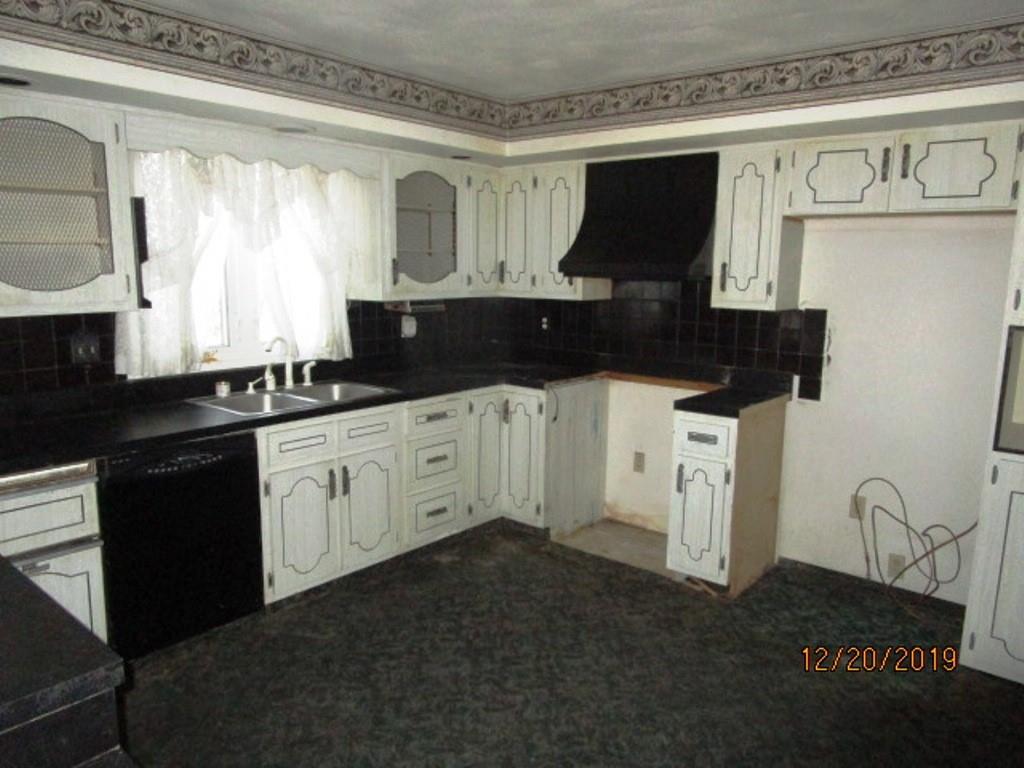 135 Loves Hill Road Waynesburg, PA 15370 - Photo 4 of 21 Gallery Image 4