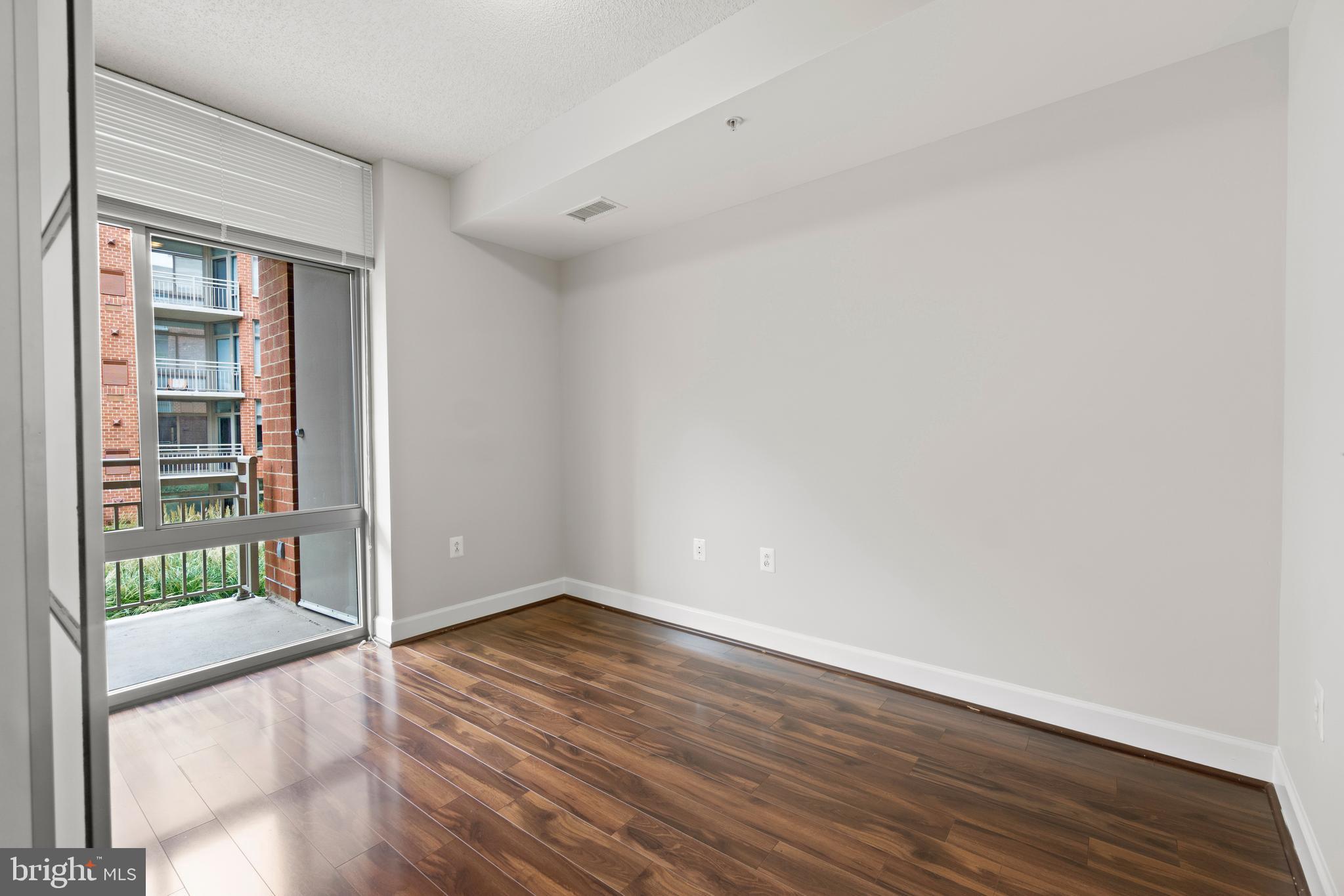 3600 South Glebe Road, Unit 327W Arlington, VA 22202 - Photo 15 of 42 Large bedroom