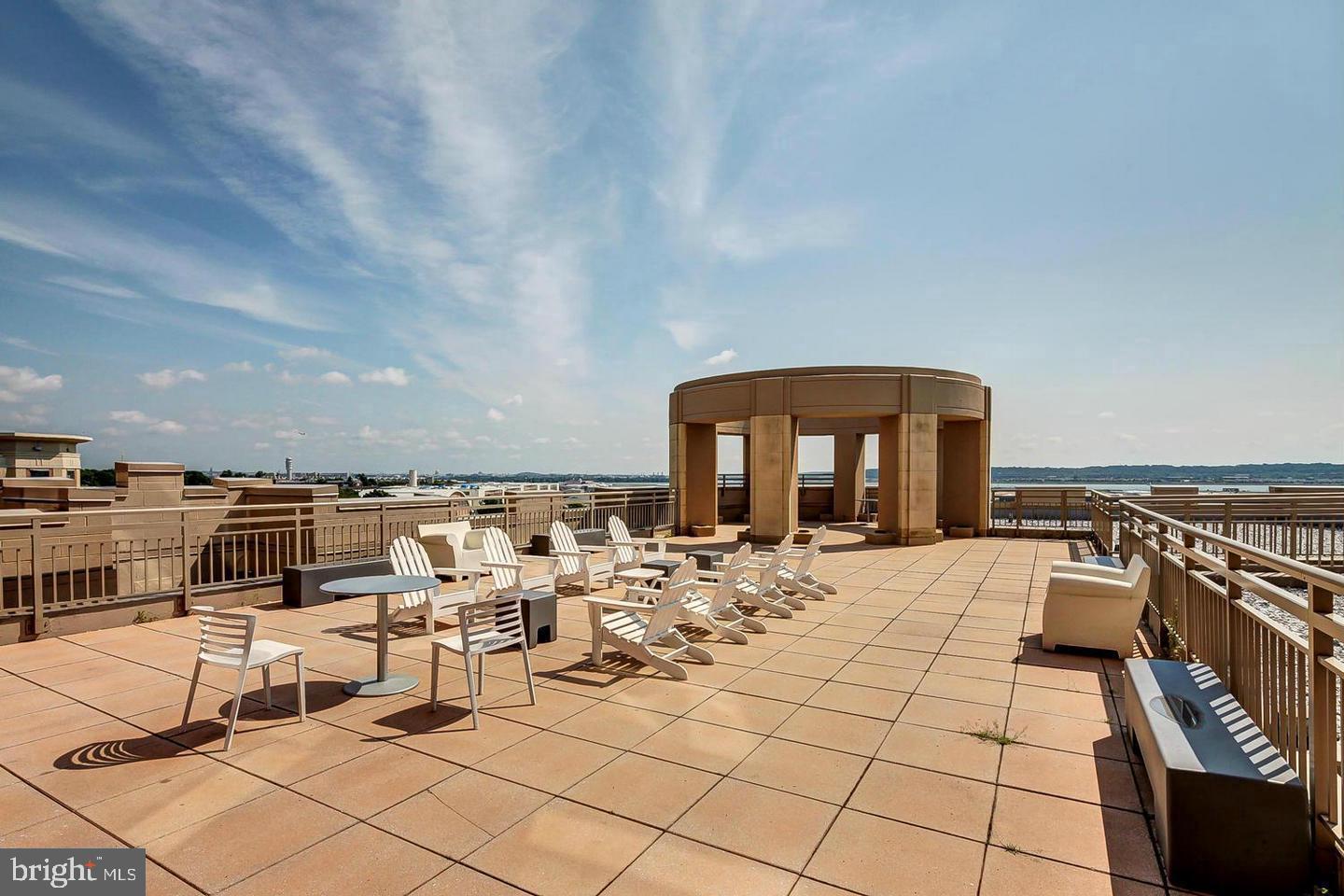 3600 South Glebe Road, Unit 327W Arlington, VA 22202 - Photo 31 of 42 Beautiful roof top lounge area