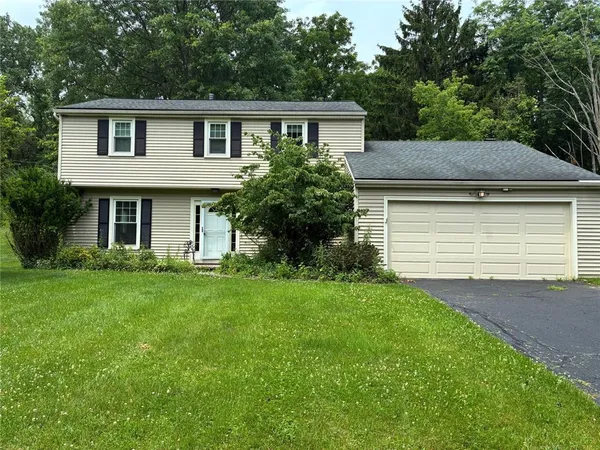 $350,000 | 23 Blackwatch Trail, Perinton, NY 14450
