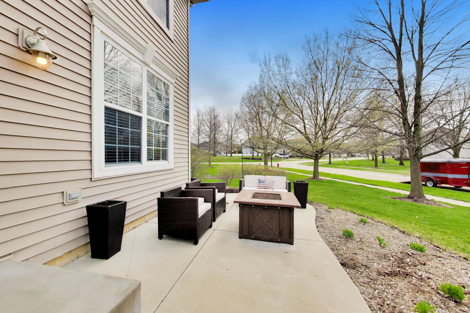 308 Cedar Ridge Drive Lake Villa, IL 60046 - Photo 3 of 39