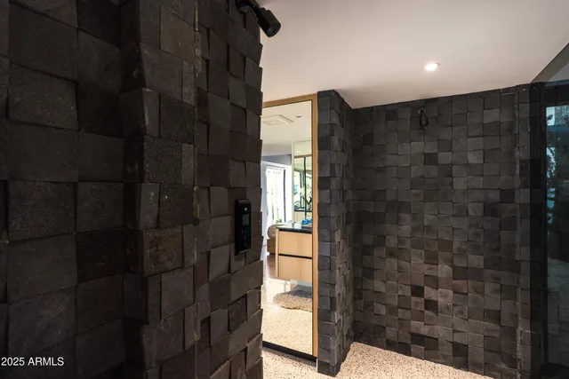 $11,800 | 5311 East Mitchell Drive, Phoenix, AZ 85018