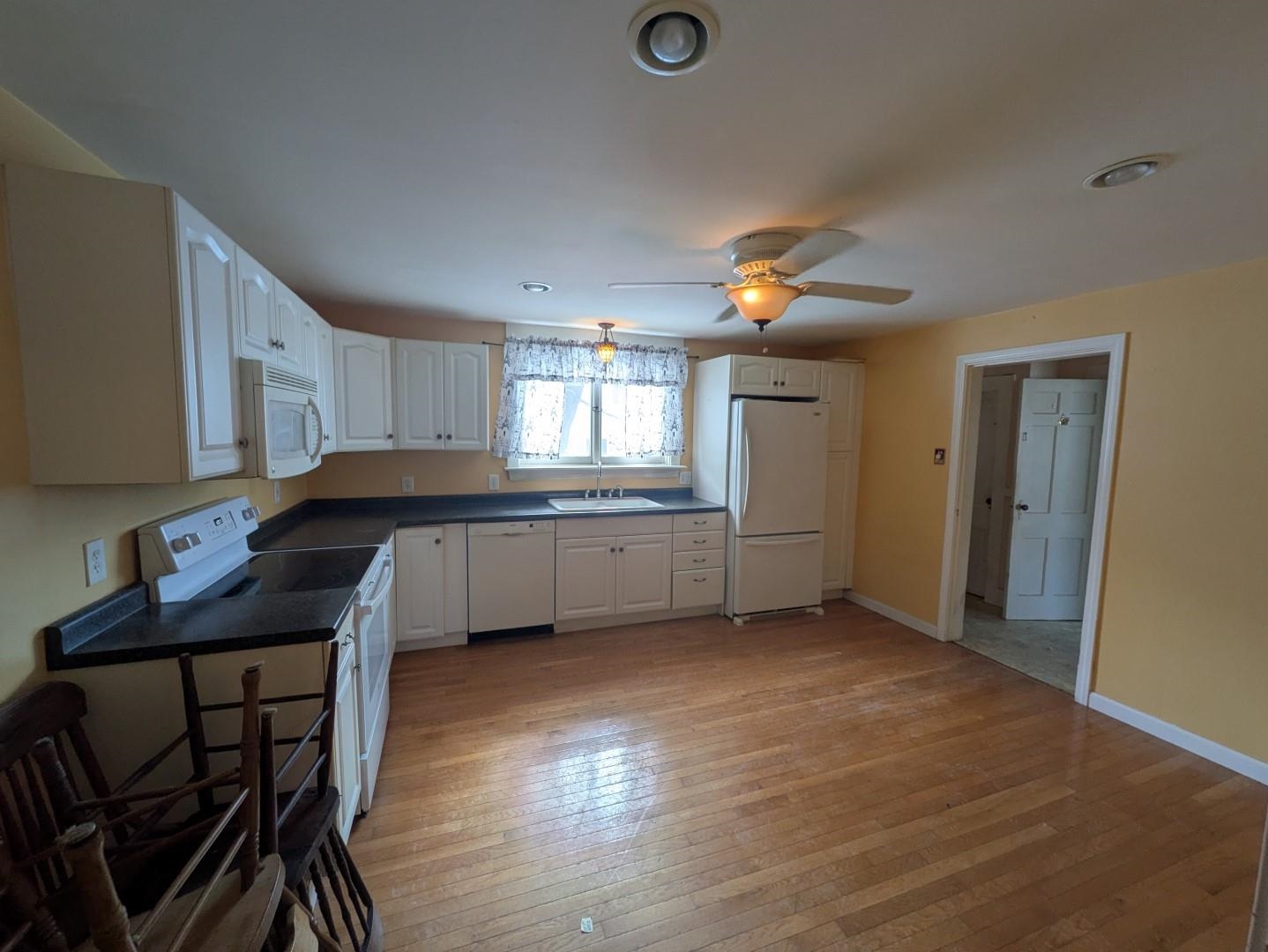 56 Sprague Street Manchester, NH 03103 - Photo 11 of 27