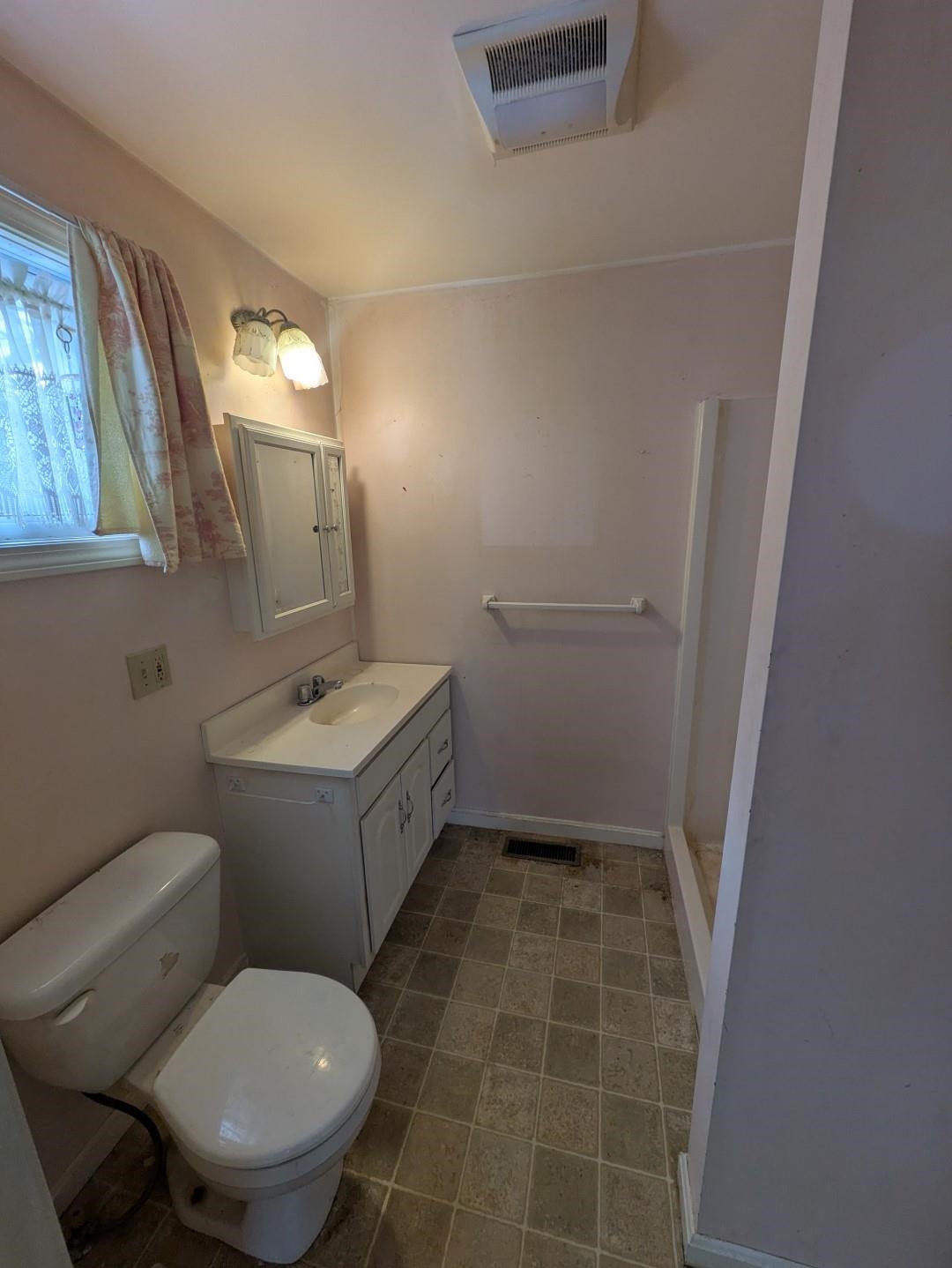 56 Sprague Street Manchester, NH 03103 - Photo 7 of 27