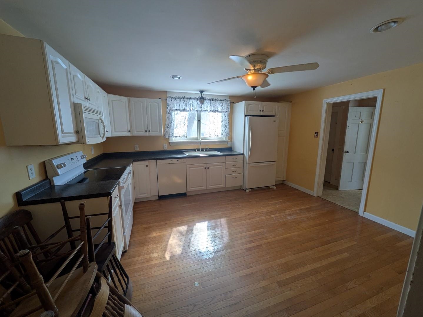 56 Sprague Street Manchester, NH 03103 - Photo 9 of 27