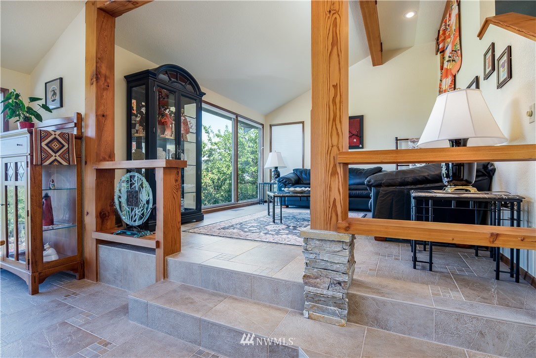 237 Terrace Place Bellingham, WA 98225 - Photo 4 of 30 Gallery Image 4