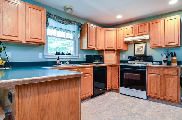 6 Marks Way Maynard, MA 01754 - Photo 8 of 22