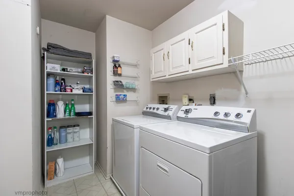 a view of a houses on the roadside