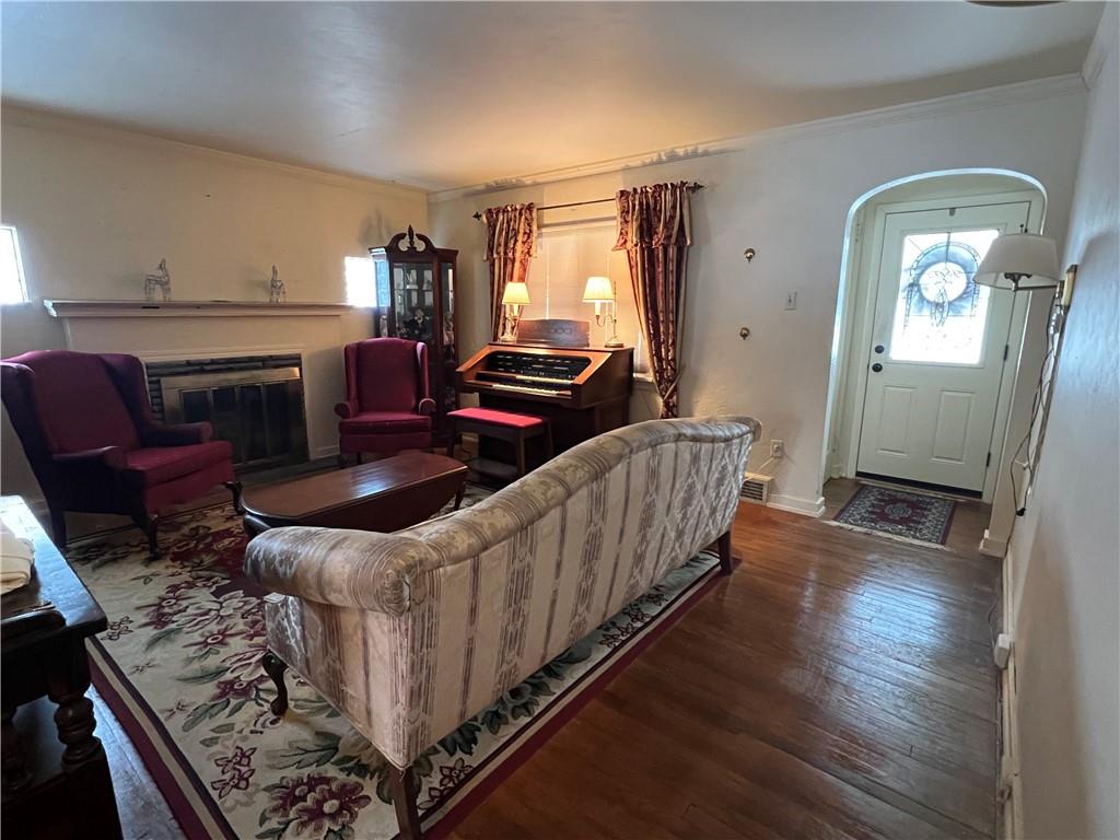 704 Hamil Road Verona, PA 15147 - Photo 4 of 15 Gallery Image 4