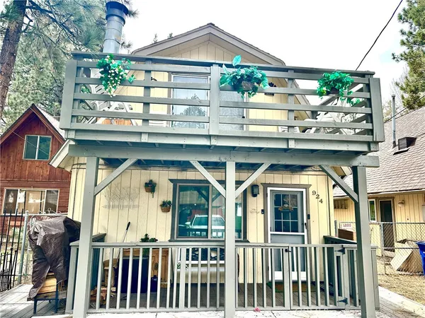 $328,000 | 924 West Aeroplane Boulevard, Big Bear City, CA 92314