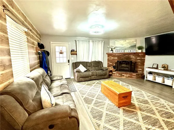 $328,000 | 924 West Aeroplane Boulevard, Big Bear City, CA 92314